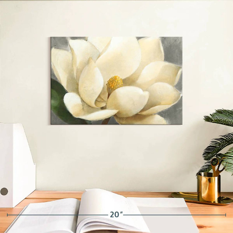 Fleur de magnolia Harnek sur fond gris, H 8 po x l 12 po