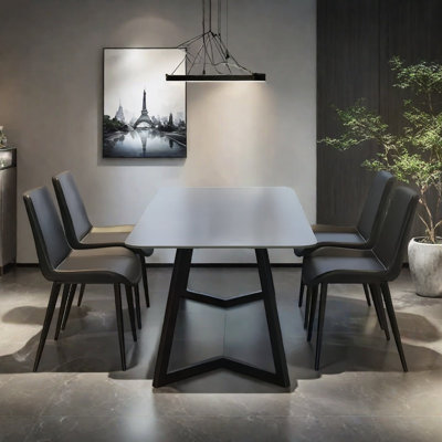 Table et chaises de style rétro