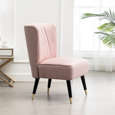 Chaise d'appoint rose - modèle, rembourrage en mousse épaisse, revêtement en velours, dossier et côtés courbés avec surpiqûres, pieds en bois d'hévéa noir et galvanoplastie dorée, style l 24 po x P 26 po
