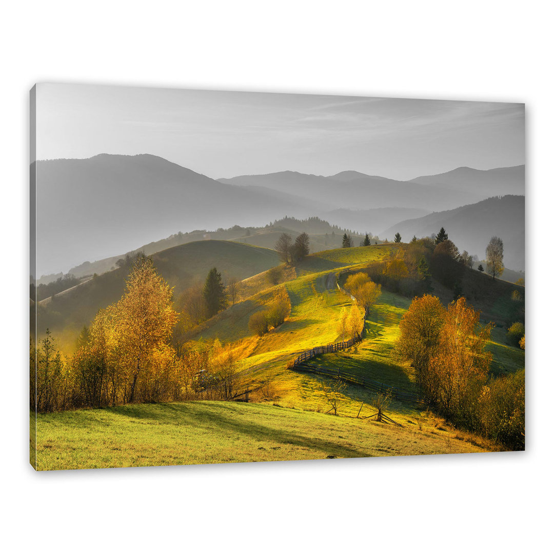 Leinwandbild Hügellandschaft im Herbst bei Sonnenuntergang