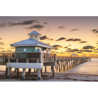 «Juno Beach Pier» par Sean Pavone - photographie sur toile tendue