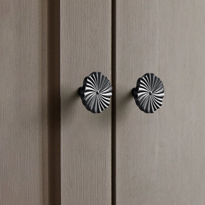 1.4" Diameter Novelty Flower Knob