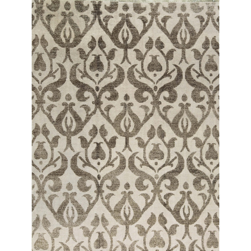 La Ciel Damask Area Rug in Beige/Brown