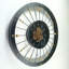 Horloge murale avec pignons en mouvement