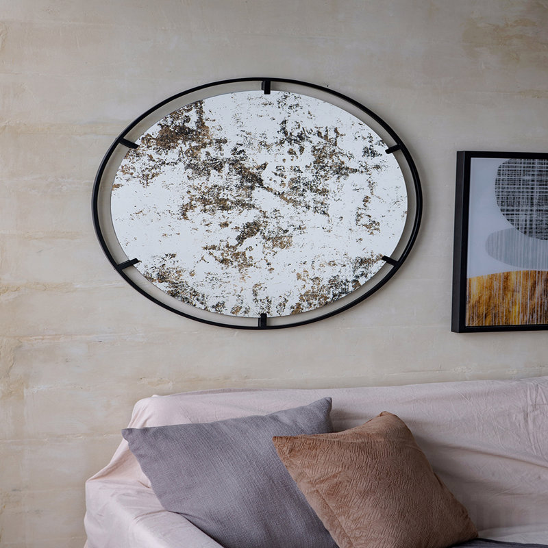 Miroir avec design rond et cadre industriel en métal