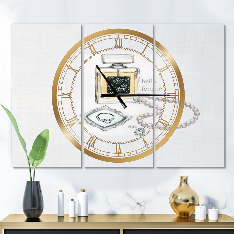 Parfum Glam Bathroom I - Horloge murale traditionnelle