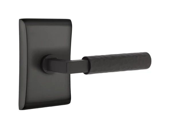 Mortaise intérieure Emtek Select Passage avec rosette Neos et tige carrée en L, levier martelé, Oui, Dos plat