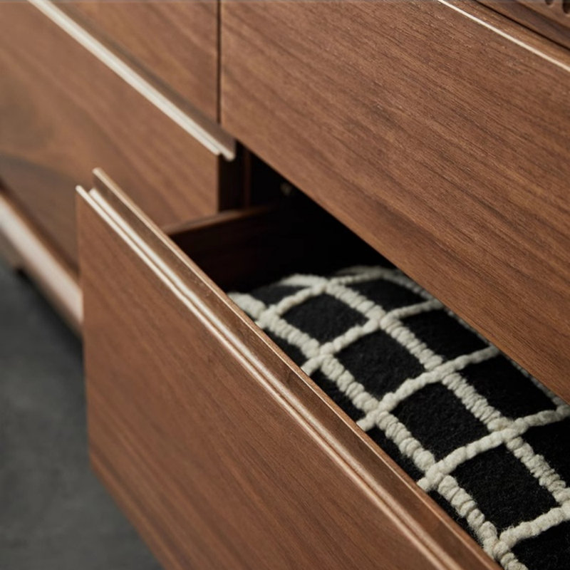 Commode rétro en bois de noyer