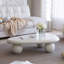 Table basse blanc crème avec 3 pieds