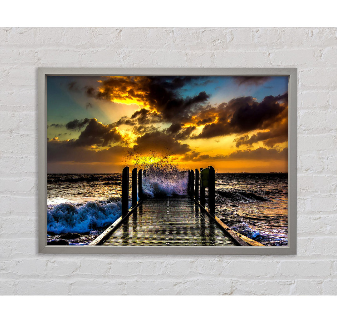 Waves Crashing On The Pier At Sunset - Einzelbildrahmen Kunstdrucke auf Leinwand