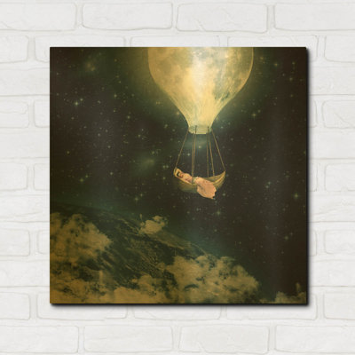 «The Moon Carries Me Away» par Paula Belle Flores, art mural en métal doré, 24 po x 24 po
