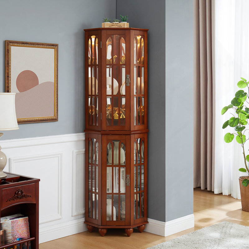 Vitrine d'angle avec quatre tablettes réglables en verre trempé et système d'éclairage intégré pour exposer des objets précieux
