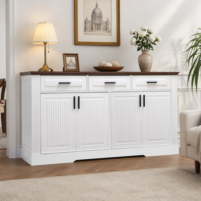 Buffet de style buffet cannelé de 63 po avec rangement, station de café moderne avec 4 portes et 3 tiroirs, console de rangement de cuisine pour le vestibule du salon, blanc