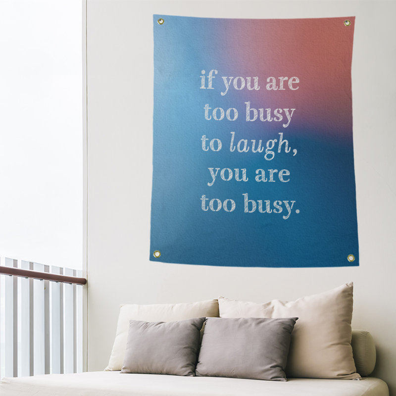 Tapisserie en polyester pour le temps pour les citations de rire, H 36 po x l 26 po, Bleu / Rose