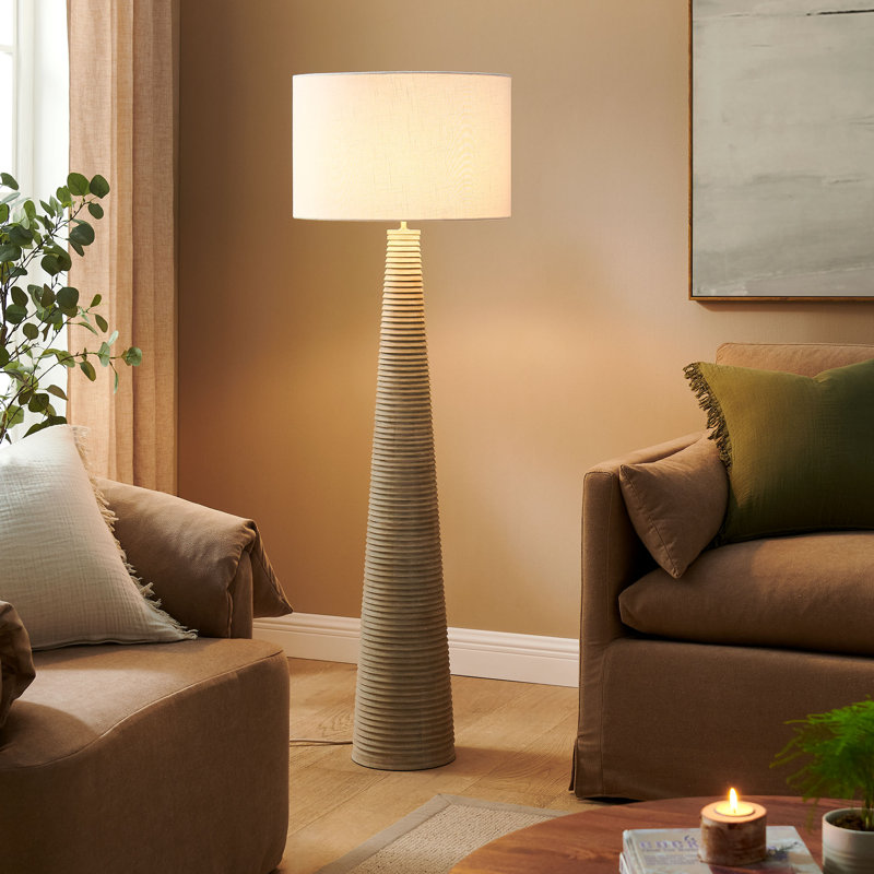 Lampe sur pied en bois ciselé avec abat-jour tambour Saylor