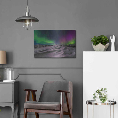 «Northern Lights On The Arctic Ocean Shore 1» par Luxe Metal Portfolio