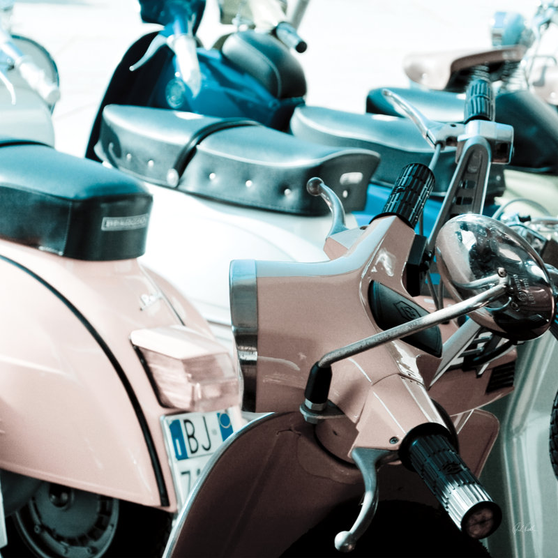 Scooter italien I par Deborah Revell, H 12 po x l 12 po