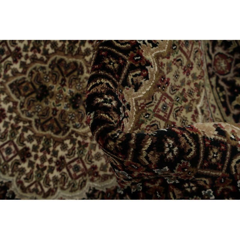 Tapis décoratif ornemental 4 x 6 avec des motifs complexes