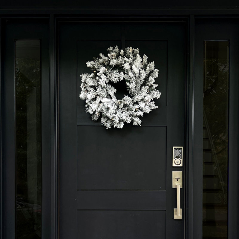 Couronne de pin de montagne Fraser Hill Farm avec lumières DEL blanc chaud, L 24 po x H 24 po x P 5,5 po