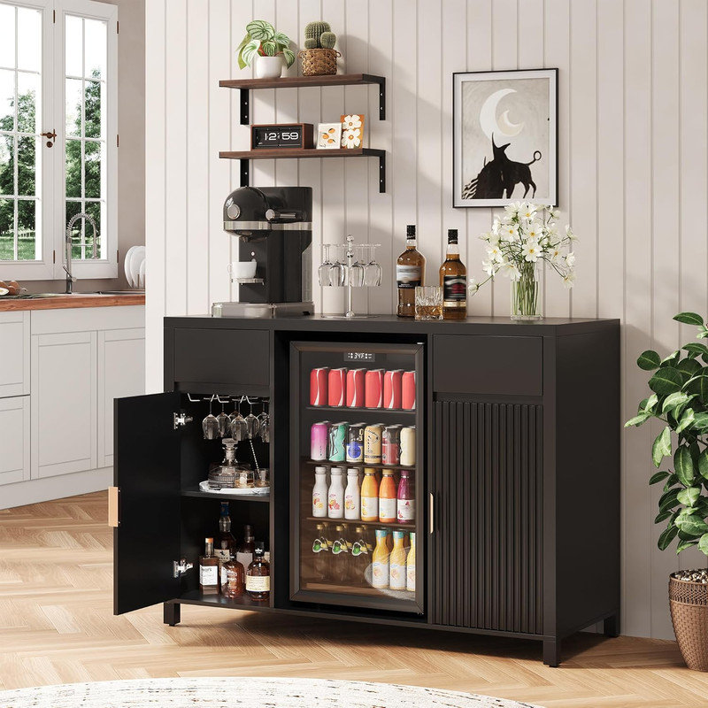 Armoire à café 53 po avec espace pour réfrigérateur, station de charge, mini armoire avec support à vin, buffet cannelé