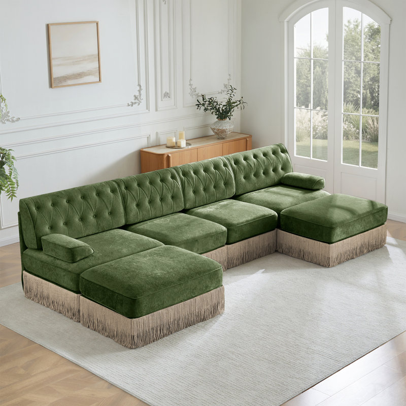 Canapé modulaire 4 places avec 2 repose-pieds Cloud, jupe à pampilles, conception capitonnée, mousse haute densité, base ergonomique en bois, vert