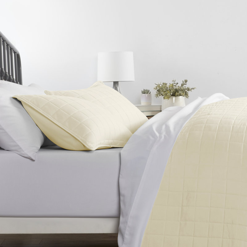 Yellow Twin Microfiber Quilt Set with Pillow Sham
