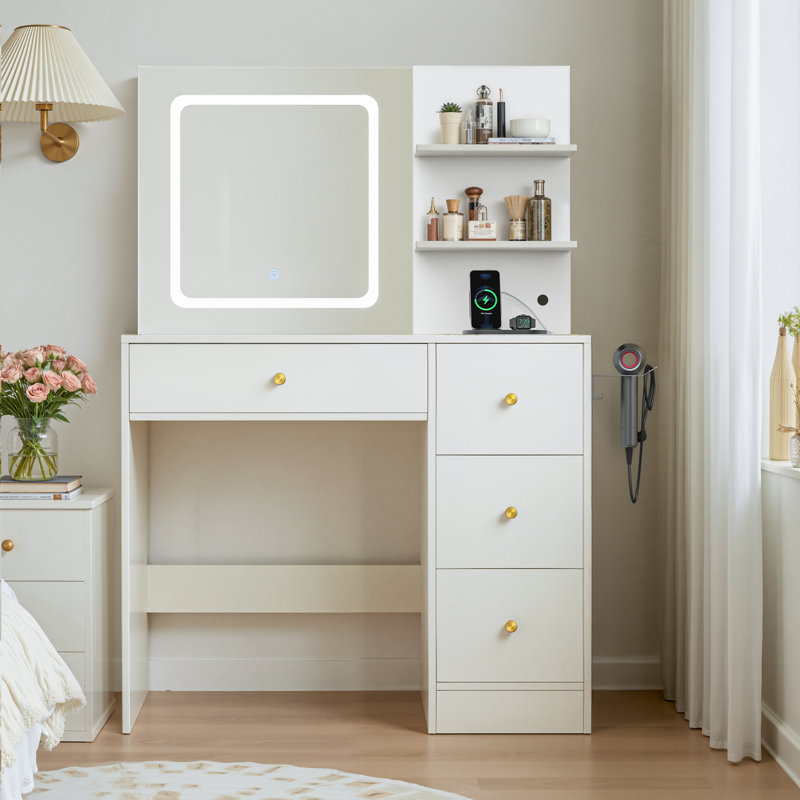 Bureau de coiffeuse SOGO avec miroir et lumières DEL, coiffeuse blanche avec station de charge, 3 tablettes de rangement ouvertes et 4 tiroirs, coiffeuse avec 3 modes de couleur et luminosité réglable pour la chambre à coucher