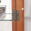 Vitrine lumineuse en chêne à deux portes en MDF et verre