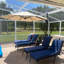 Parasol en porte-à-faux beige 11 pi avec base Yatra-1546105415