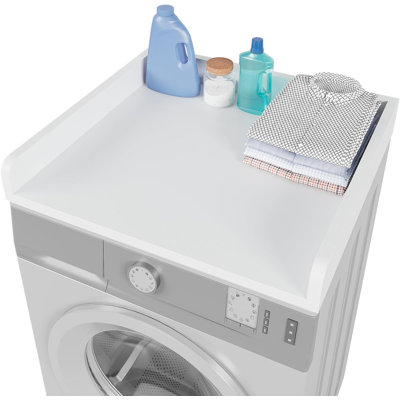 Solution de rangement laveuse-sécheuse avec barrière anti-chute, comptoir imperméable et conception peu encombrante