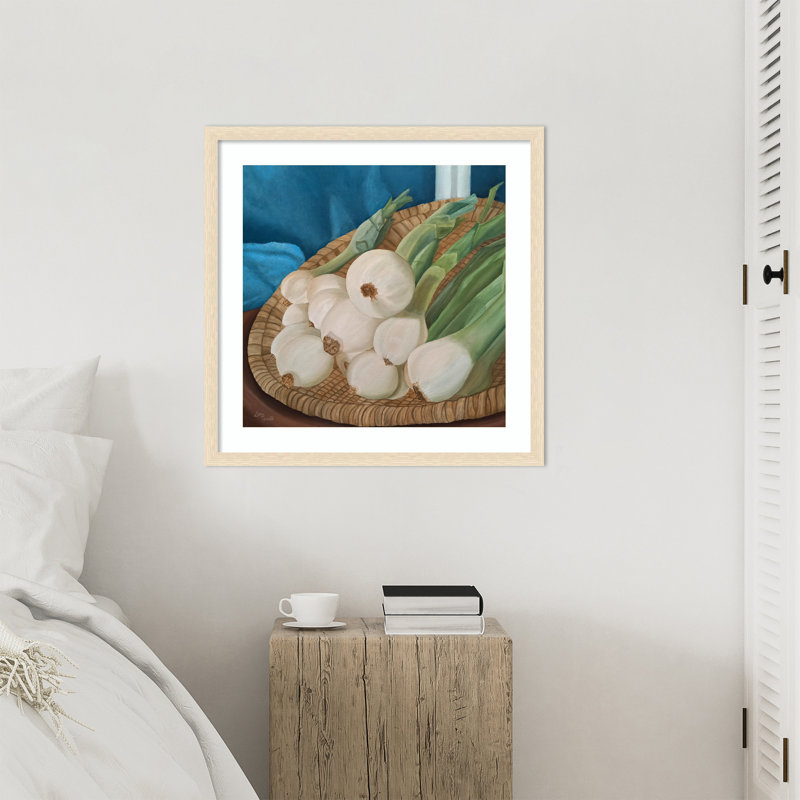 «Onions» par Angeles M. Pomata, reproduction d'art encadrée sur bois, Rayures de grain de bois blond, H 26 po x l 26 po
