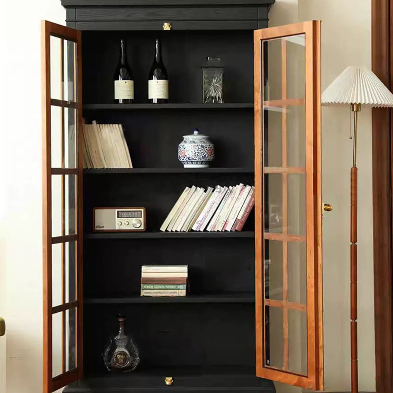 Bibliothèque italienne à couleurs contrastantes