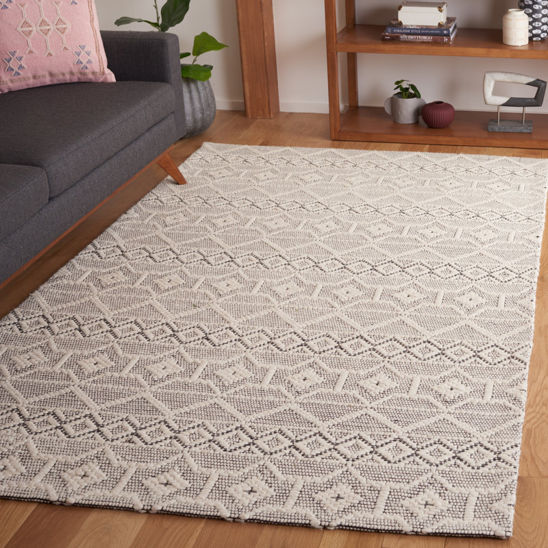 Kennily a Handloomed Wool And Cotton Geometric Rug, Rectangle 5' x 8'
