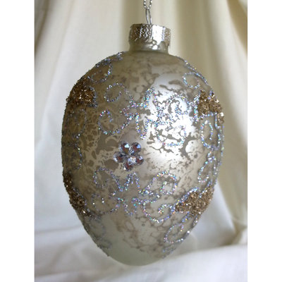 Ornement en verre pour l’arbre de noël en forme d’oeuf