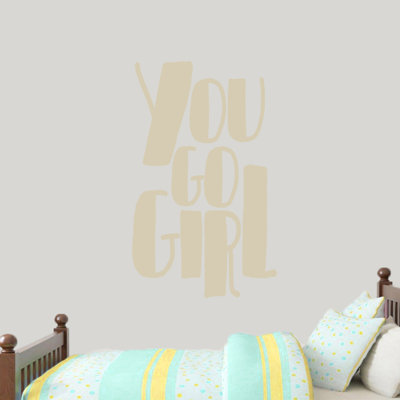 Décalcomanie murale "you go fille"