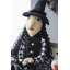 Jasslynn Halloween sorcière assise