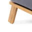 Chaise moderne en bois avec housses de coussin et siège angulaire rembourré avec accoudoirs droits