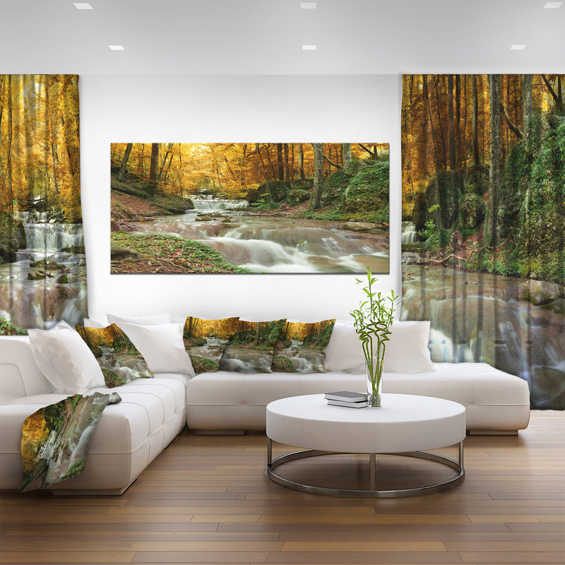 Forêt, cascade, arbres jaunes - reproduction de photo, H 30 po x l 40 po, Cadre flottant, Blanc