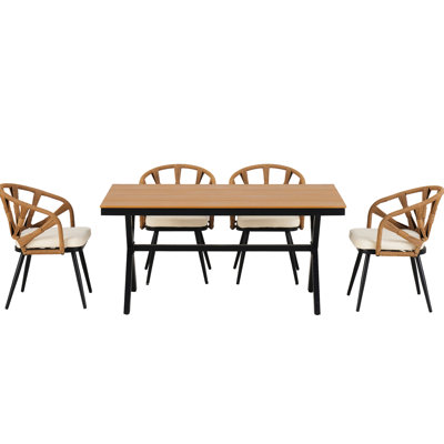 Pe chaises et table en bois en plastique pour patio