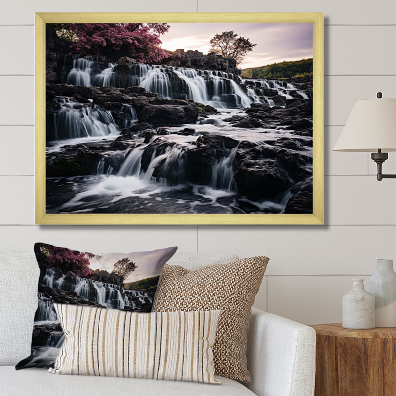 " Pink Grey Waterfall Timeless Flow ", H 34 po x l 44 po x P 1,5 po, Cadre doré à une seule photo