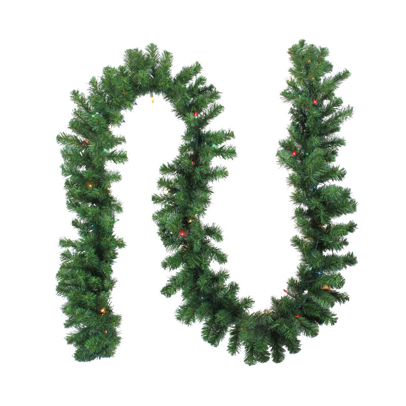 Guirlande de Noël artificielle pré-éclairée de 9 pi X 10 pi avec lumières multicolores
