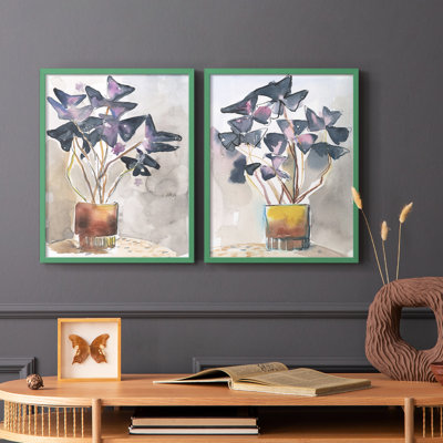 «Oxalis in Vase I», reproduction encadrée de qualité supérieure - prête à être accrochée - aucun clou requis - aucun clou requis