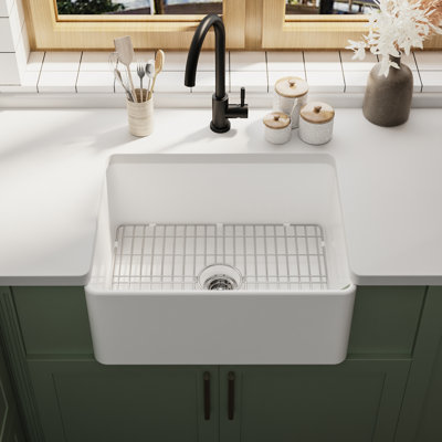 Évier de cuisine à simple cuve en argile réfractaire avec grille d'évier et crépine Perch L 24 po x l 18 po Perch