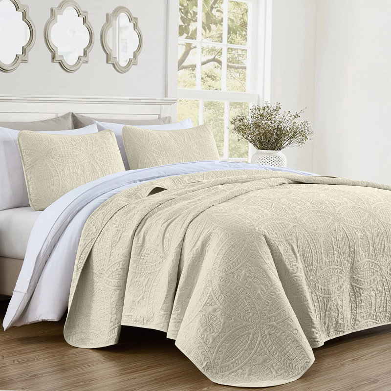 Austin Microfiber Reversible 3-Piece Coverlet / Bedspread Set, Queen Coverlet / Bedspread + 2 Standard Shams, Ivory