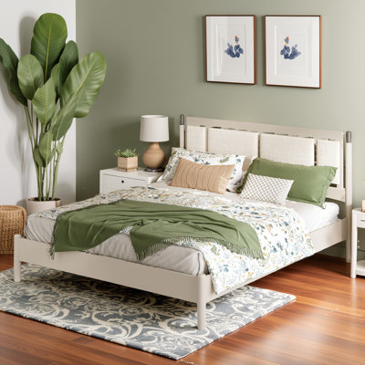 Lit plateforme durable - idéal pour les intérieurs de chambre à coucher modernes et classiques