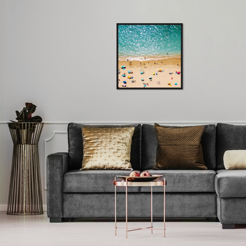 «Beachy Day Beach Essentials», reproduction sur toile, Impression encadrée, H 40 po x l 40 po, Noir