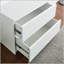 Système de placard mural en bois blanc Devi avec unités modulaires pour des solutions de rangement personnalisables