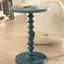 Table d'appoint ronde en bois bleu sarcelle, support de piédestal tourné, conception intemporelle, différentes pièces, espaces restreints, finition pour boissons, piédestal simple, ajoute du style, espace de vie principal, espace efficace, petits espaces-1625050290-1635975498