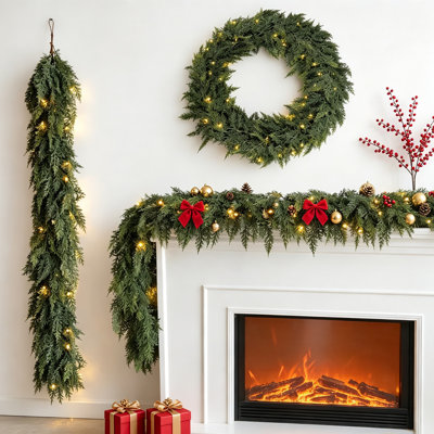 Guirlande de Noël en cèdre de 2,74 m (9 pi) avec 100 lumières DEL, 240 branches de pin denses, guirlande de verdure artificielle réaliste pour foyer, mur, décoration intérieure et extérieure de Noël