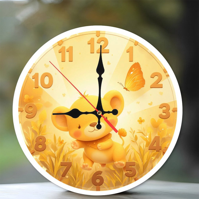 Mignonne horloge de lionceaux heure dorée